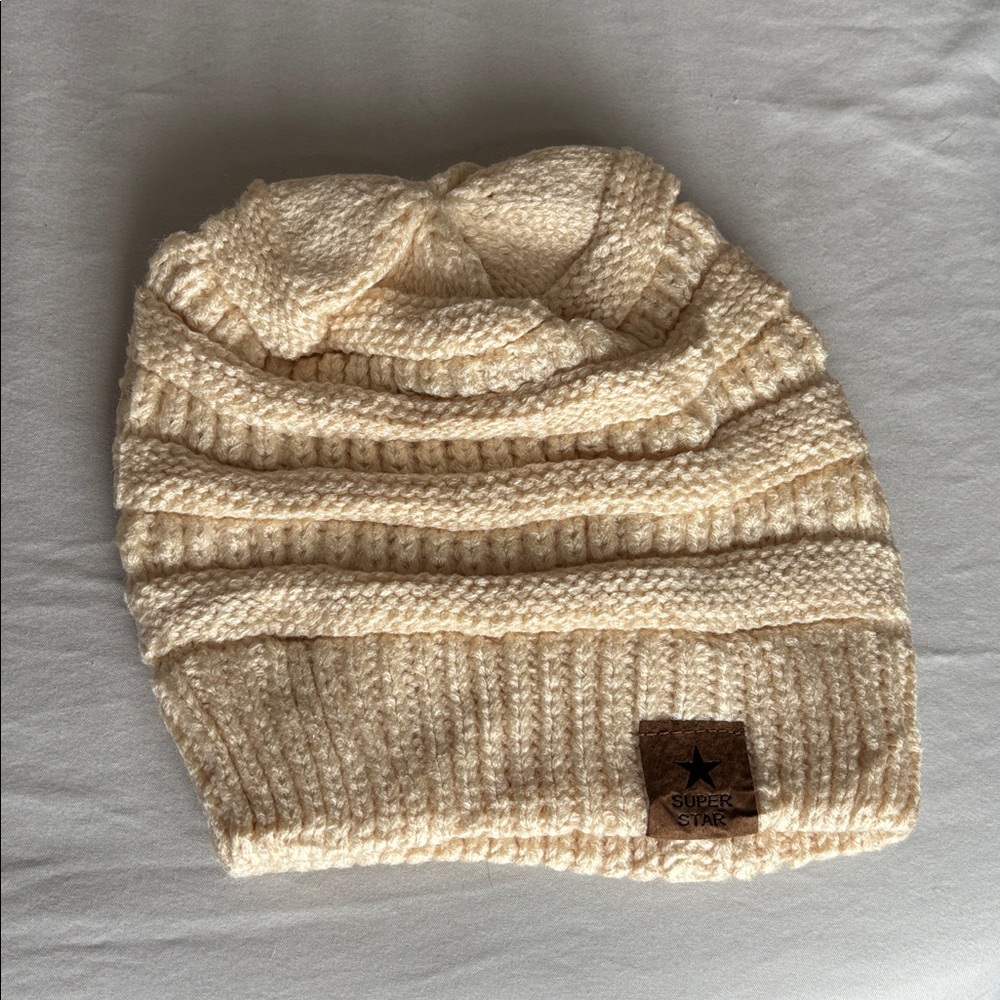 SUPER STAR Soft Rib Knit Beanie Winter Hat Cream Youth Size M NWOT